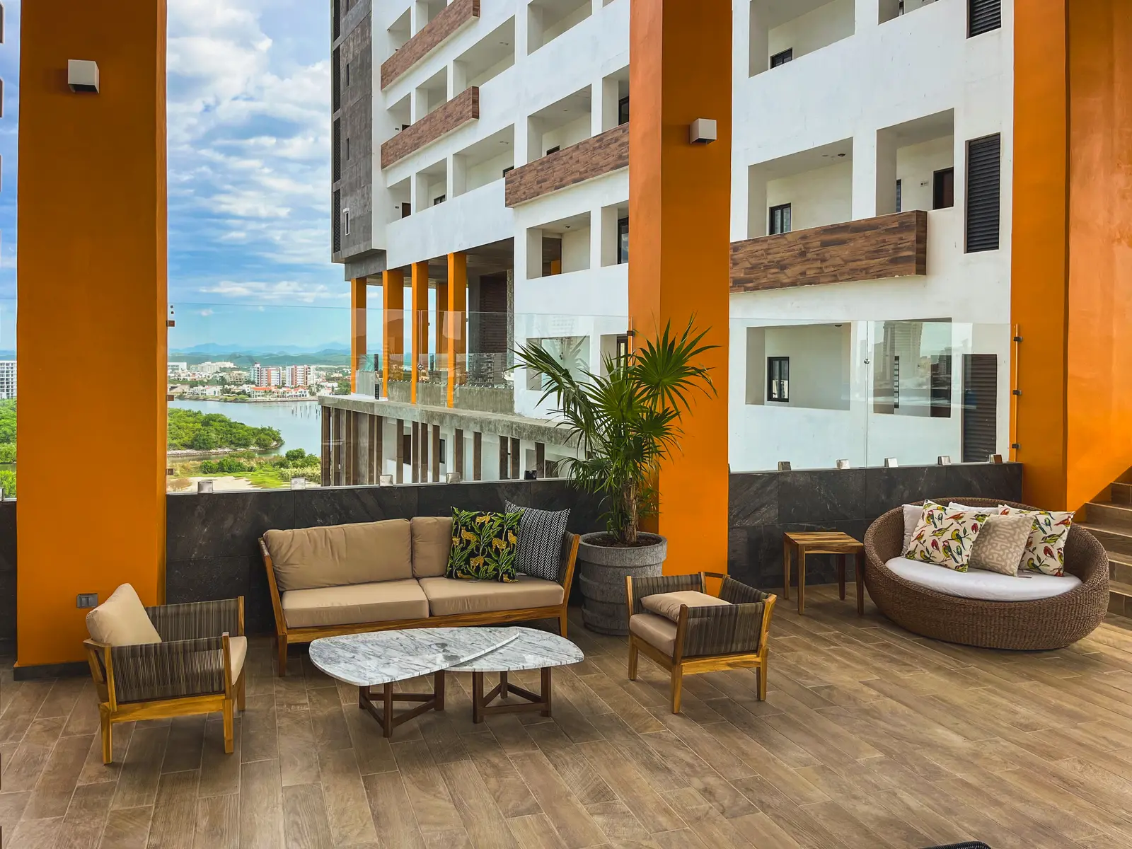 Terraza lounge con salas exteriores